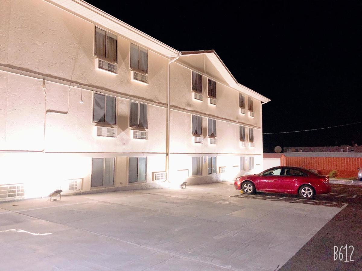 The Inn&Suites Sw Омаха Екстериор снимка