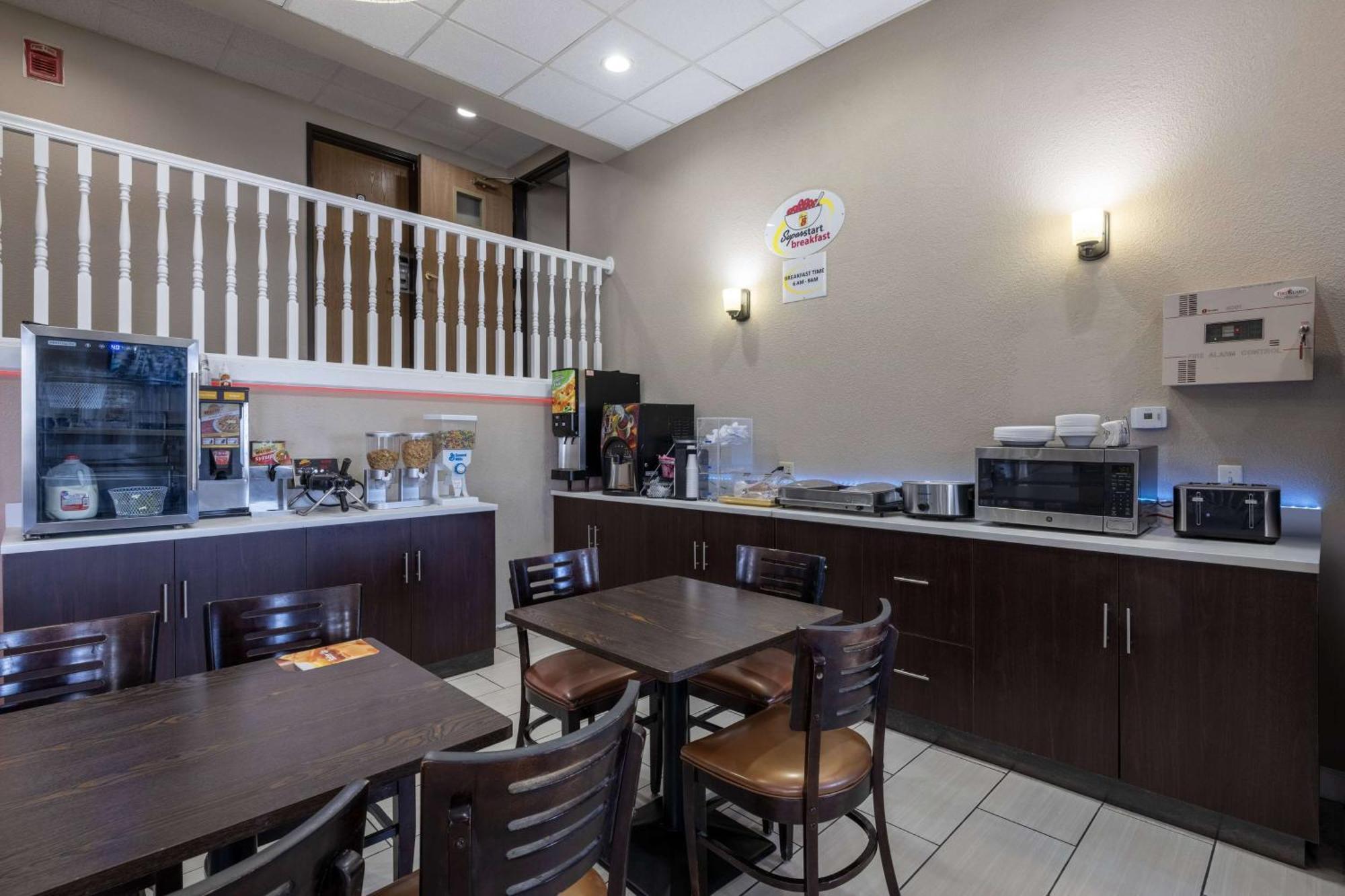 The Inn&Suites Sw Омаха Екстериор снимка